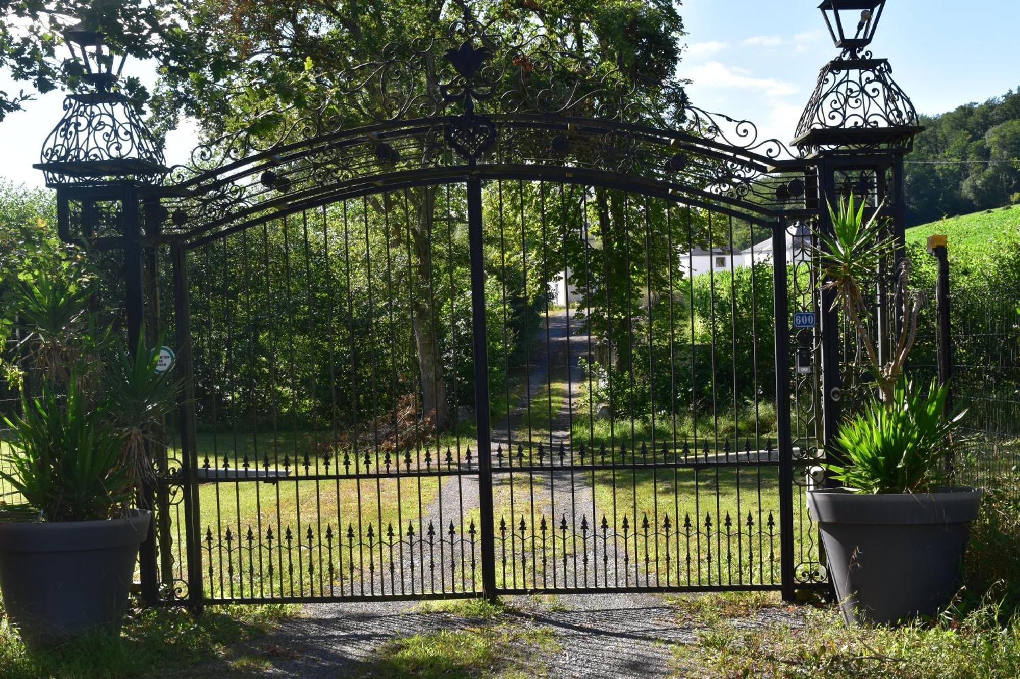 Chateau Roquehort Avec Ev Recharge Point 22Kw Monein Exterior foto